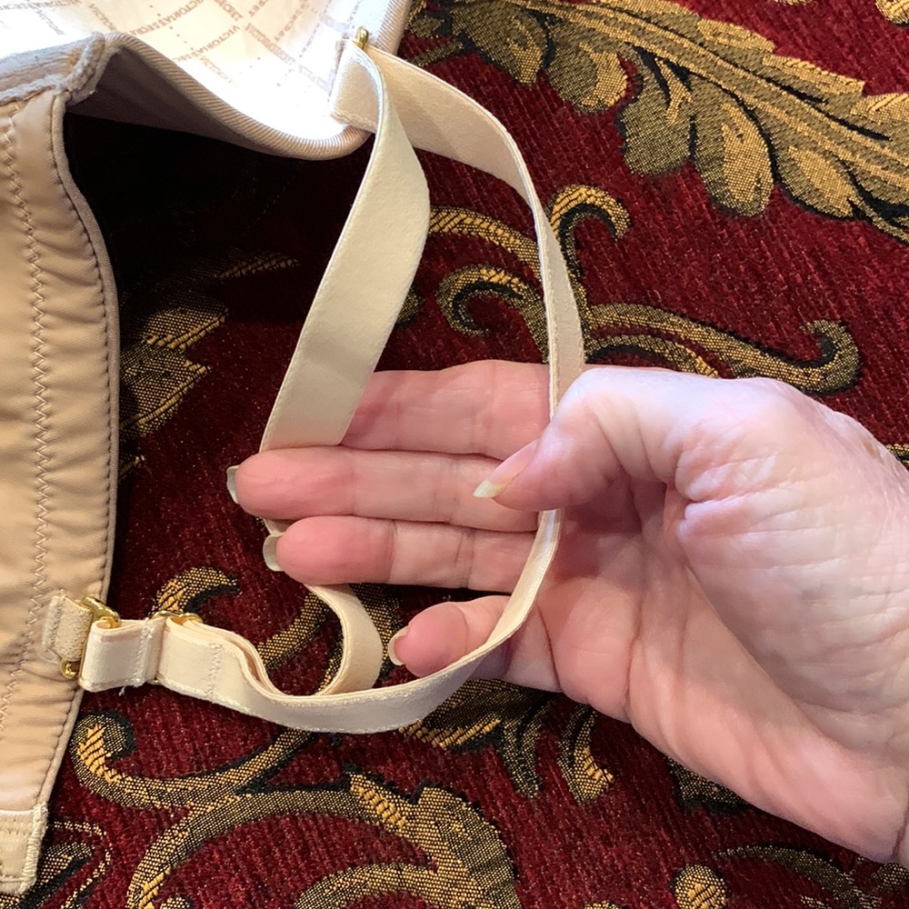 Victoria’s Secret Bra 34DD - Picture 4 of 4